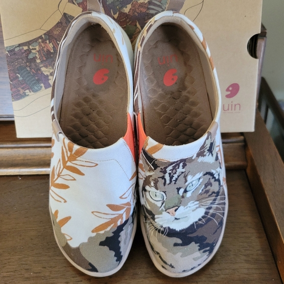 UIN Women's Sneakers - Cat Design in Brown and Orange - Picture 4 of 7